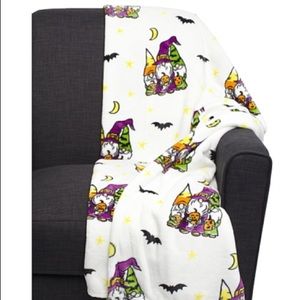 NWOT Isaac Mizrahi Gnome Halloween Blanket